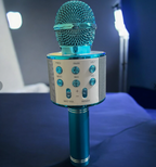 Micrófono Inalámbrico Bluetooth con Karaoke y Altavoz color azul