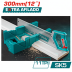 Cortando moldura a 45 grados con caja de ingletes TOTAL