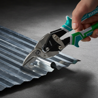 Cortando aluminio o ducto HVAC con tijera aviador