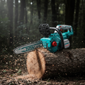 Cortando tronco de madera con motosierra TOTAL P20S